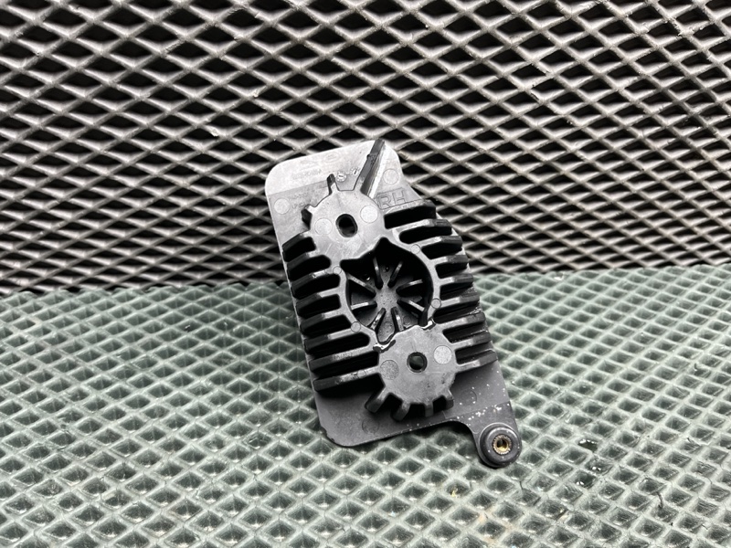 Опора домкрата Land Rover Range Rover Sport (L461, 2025г.)