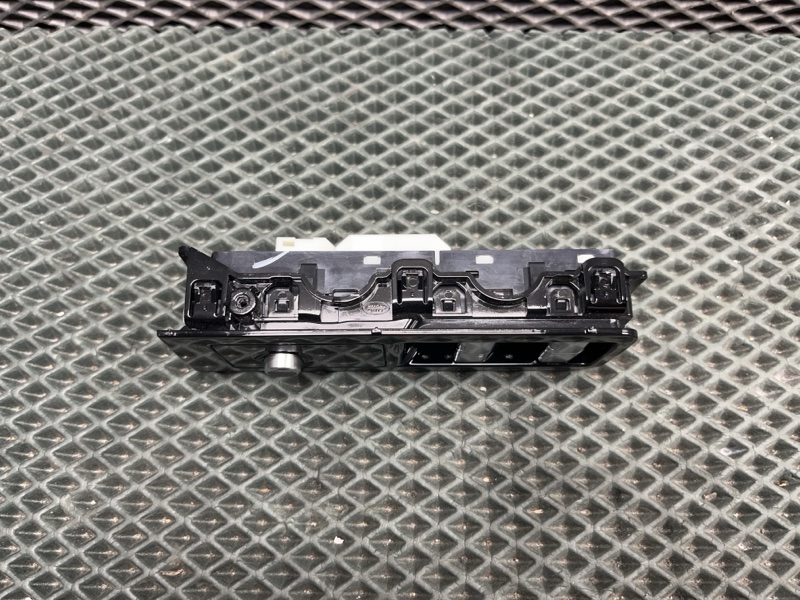 Блок управления стеклоподъемниками Land Rover Range Rover Sport (L461, 2025г.)