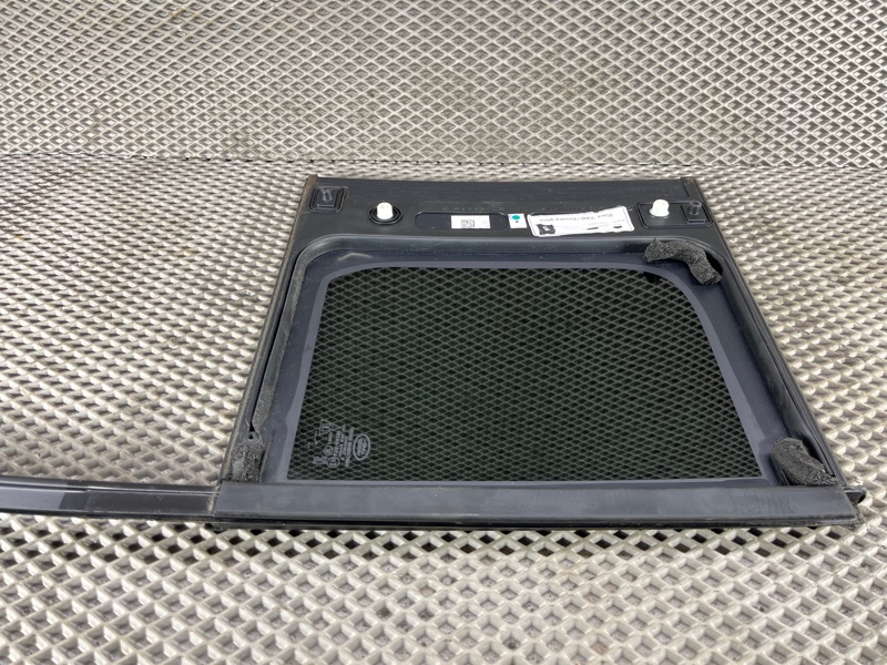 Форточка двери Land Rover Defender (L663, 2020г.)