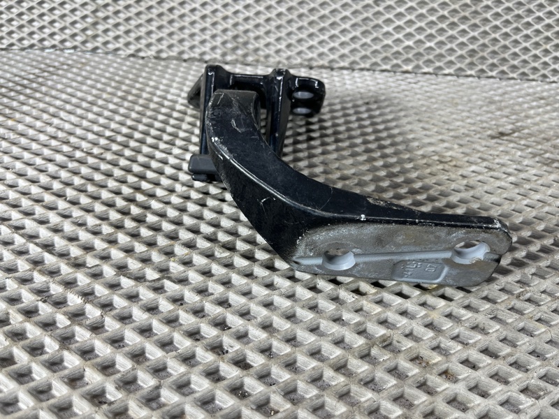 Петля крышки багажника Land Rover Defender (L663, 2020г.)