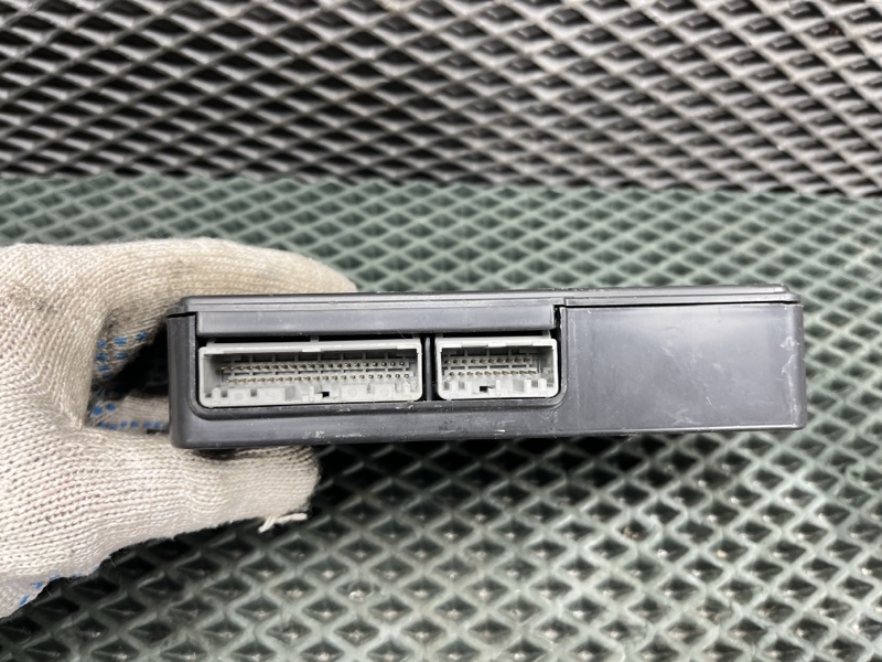 Блок управления бесключевым доступом Land Rover Range Rover Sport (L494, 2015г.)