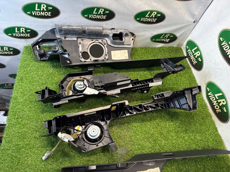 Кронштейн багажника под динамики Land Rover Range Rover (L405, 2018г.)