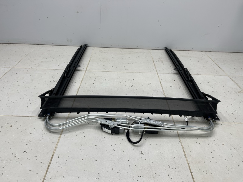 Направляющая шторки панорамы Land Rover Range Rover Sport (L494, 2017г.)