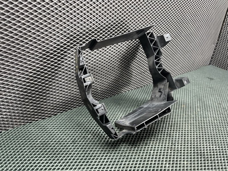 Кронштейн радиатора Land Rover Range Rover Sport (L494, 2015г.)
