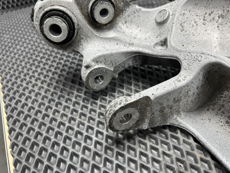 Кулак Land Rover Range Rover Sport (L494, 2014г.)