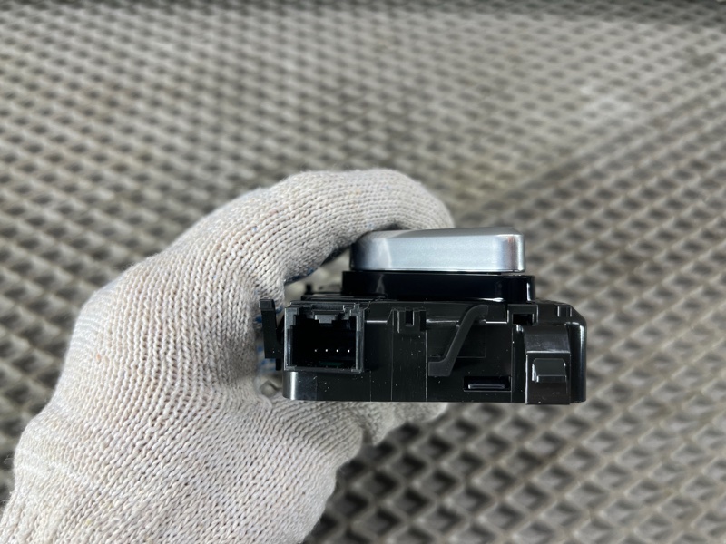 Пульт регулировки сиденья Land Rover Range Rover Sport (L461, 2024г.)