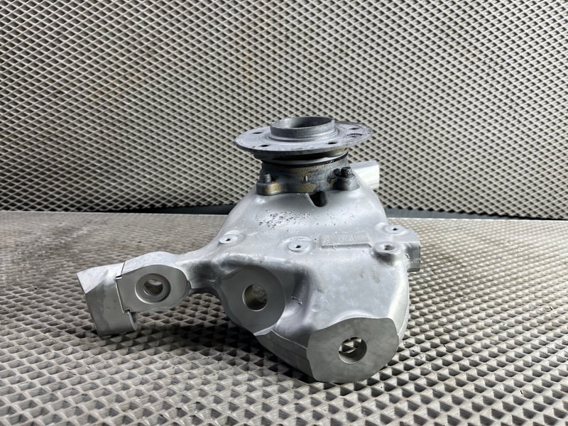 Кулак поворотный Land Rover Range Rover Sport (L461, 2024г.)