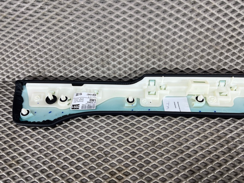 Подлокотник двери Land Rover Defender (L663, 2020г.)