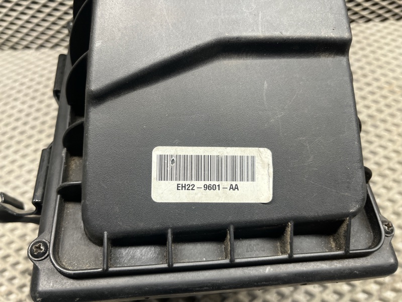 Корпус воздушного фильтра Land Rover Discovery 4 (L319, 2015г.)