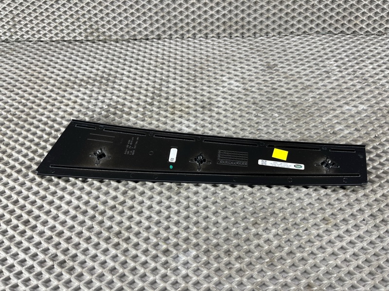 Декоративная накладка двери Land Rover Range Rover Sport (L461, 2024г.)