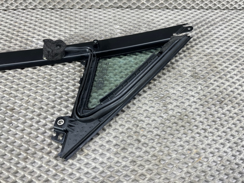 Стекло двери Land Rover Range Rover Sport (L461, 2024г.)