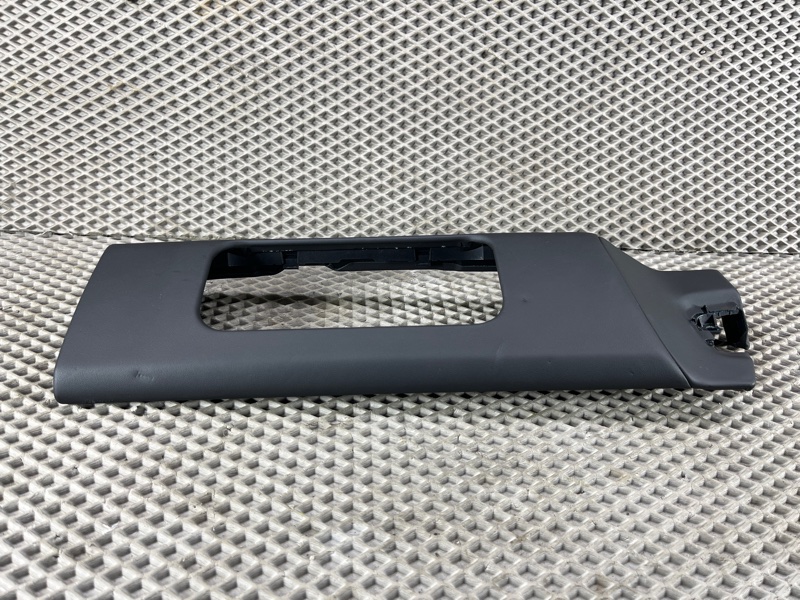 Декоративная накладка торпедо Land Rover Range Rover Sport (L461, 2024г.)