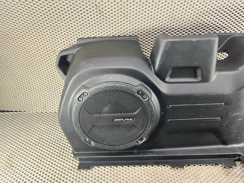 Сабвуфер Jeep Wrangler (JL, 2019г.)