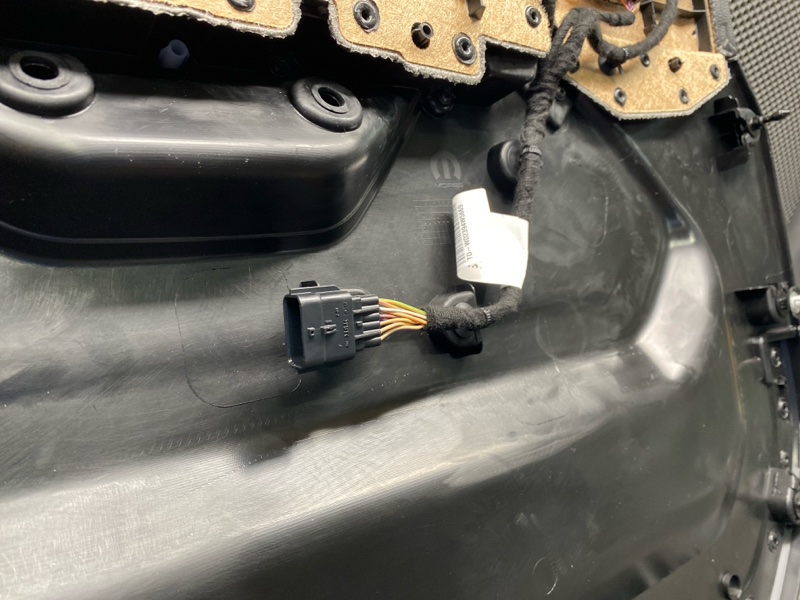 Обивка двери Jeep Wrangler (JL, 2025г.)