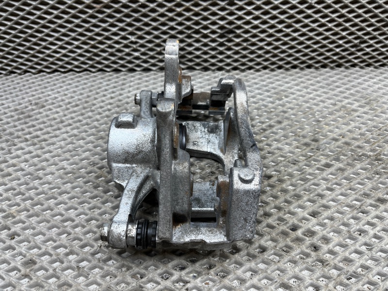 Суппорт Jeep Wrangler (JLUS74, 2020г.)