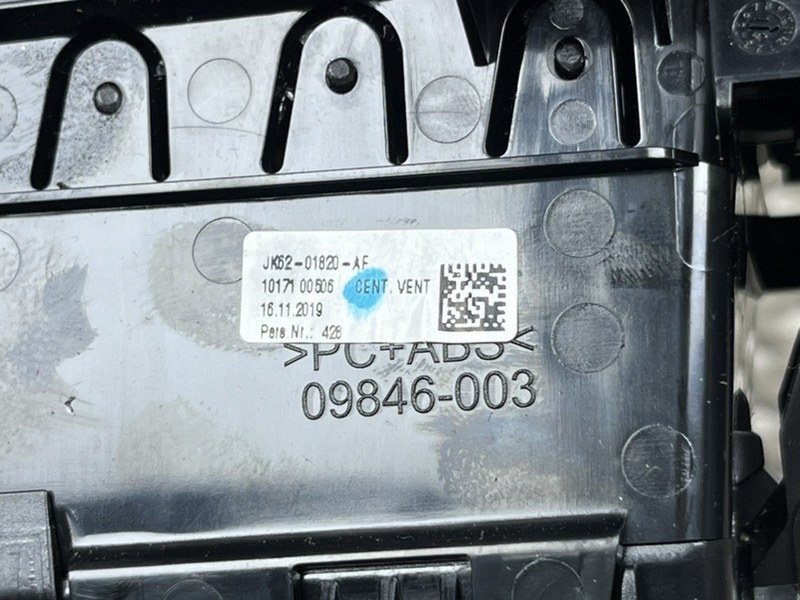 Дефлектор обдува салона центральный Land Rover Range Rover Sport (L494, 2020г.)