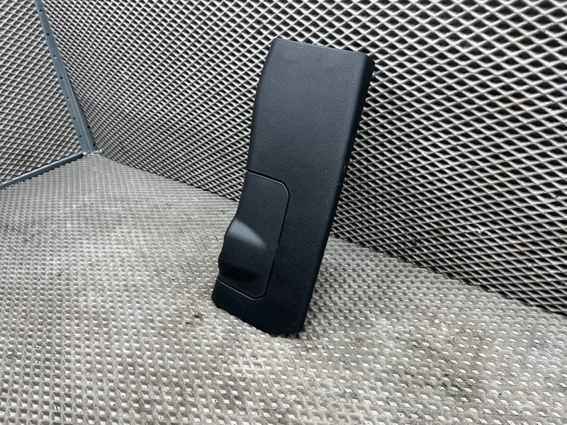 Обшивка центральной стойки Jeep Wrangler (JL, 2025г.)