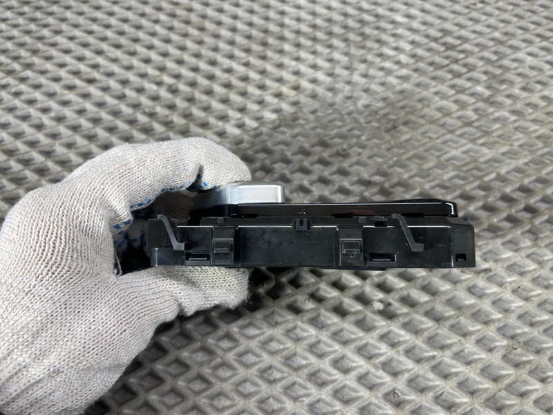 Пульт регулировки сиденья Land Rover Range Rover Sport (L461, 2024г.)