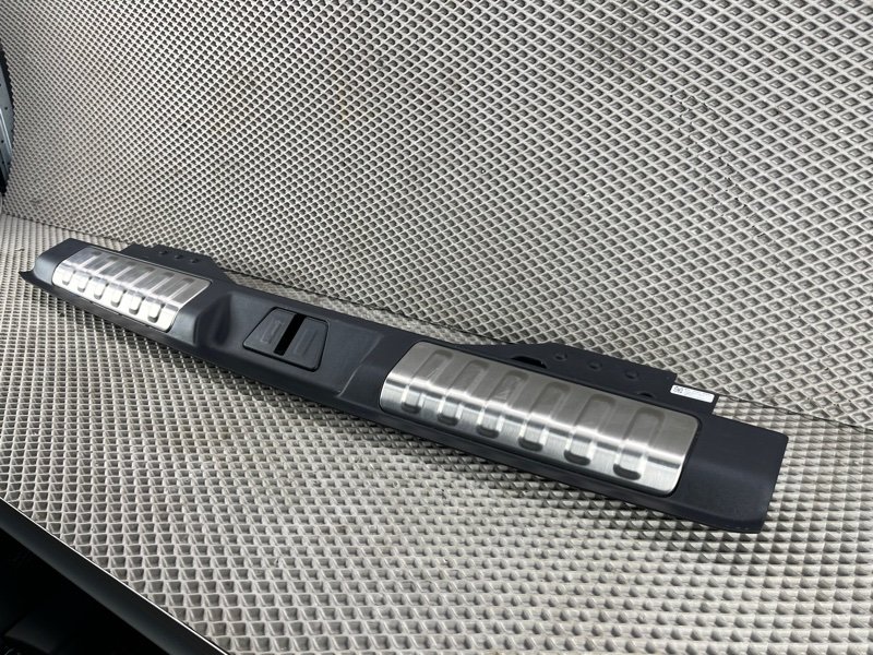 Накладка на порог багажника Land Rover Range Rover Sport (L461, 2024г.)