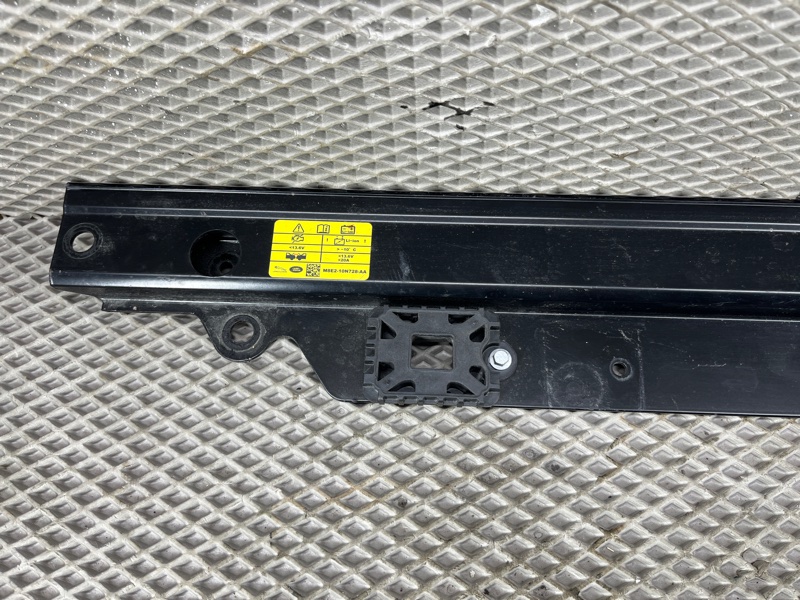 Кронштейн (крепление) радиатора верхний Land Rover Range Rover Sport (L461, 2024г.)