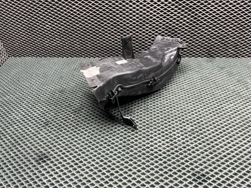 Воздуховод охлаждения тормозов Land Rover Range Rover Sport (L461, 2025г.)