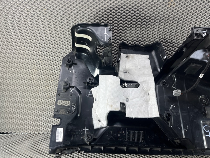 Сабвуфер Jeep Wrangler (JL, 2019г.)