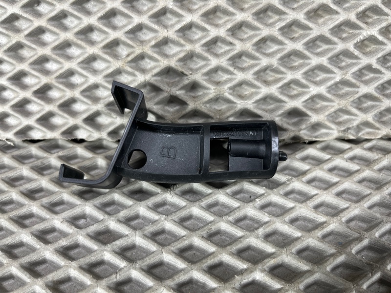 Держатель направляющей стекла Land Rover Range Rover Sport (L461, 2024г.)
