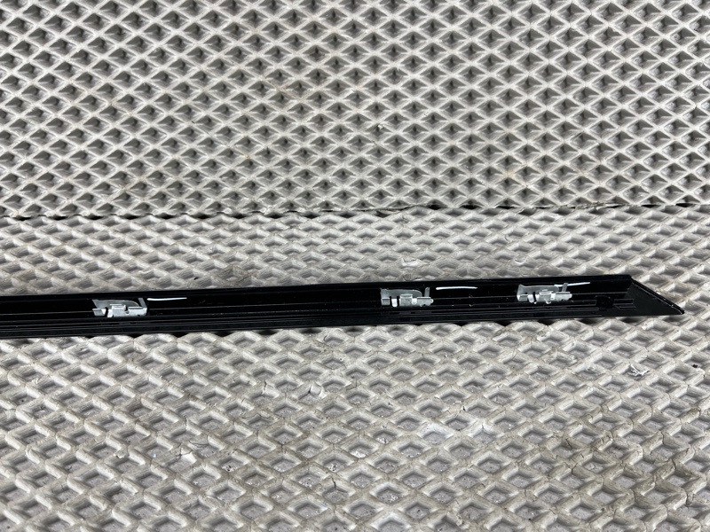 Декоративная накладка двери Land Rover Range Rover Sport (L461, 2024г.)