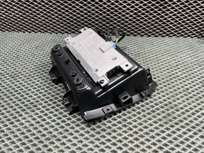Блок беспроводной зарядки Land Rover Range Rover Sport (L461, 2025г.)