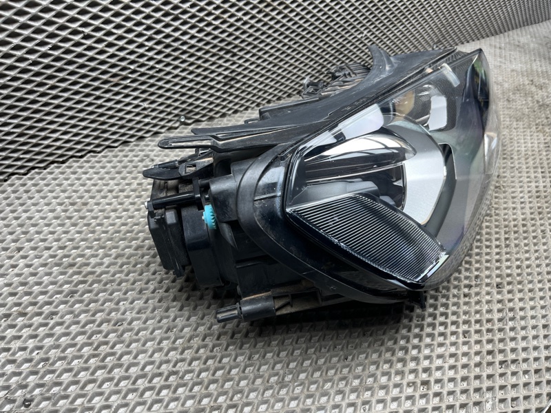Фара Volkswagen Touareg (NF, 2014г.)