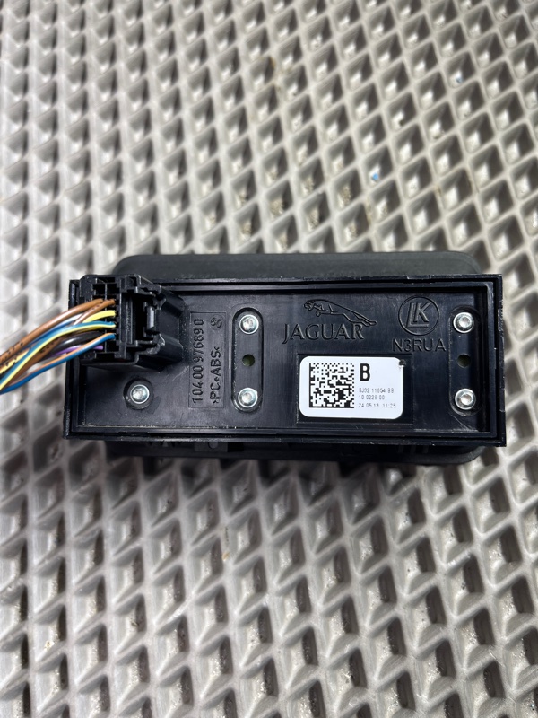 Кнопка открывания багажника Land Rover Range Rover Evoque (L538, 2013г.)