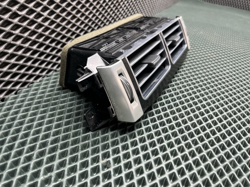 Дефлектор обдува салона центральный Land Rover Range Rover (L405, 2016г.)