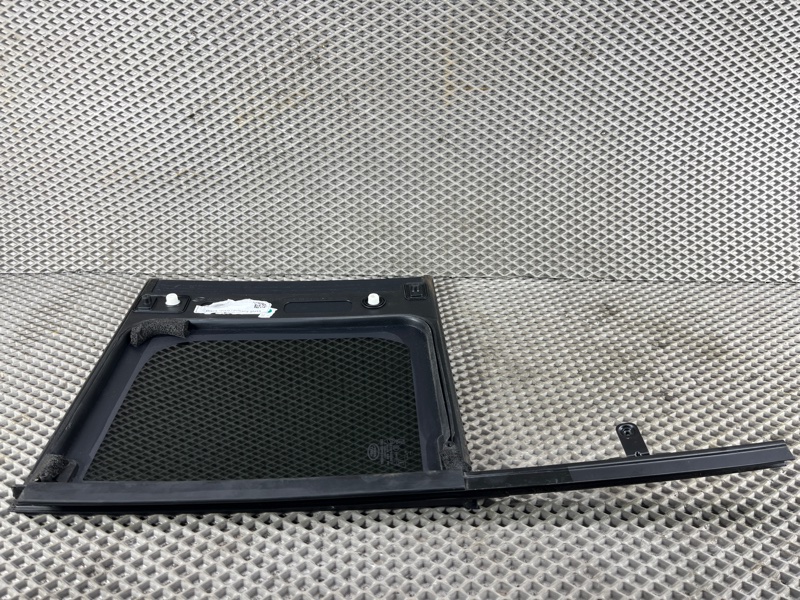 Форточка двери Land Rover Defender (L663, 2020г.)