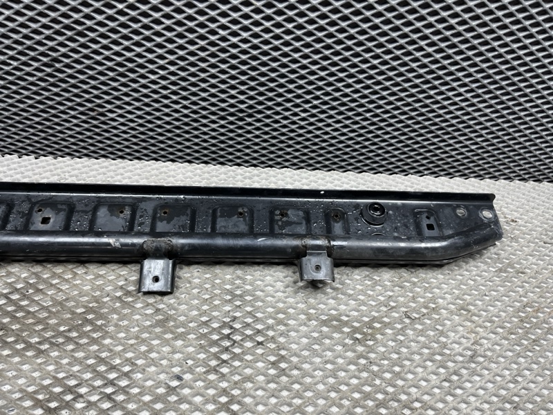 Балка под радиатор Land Rover Discovery Sport (L550, 2016г.)