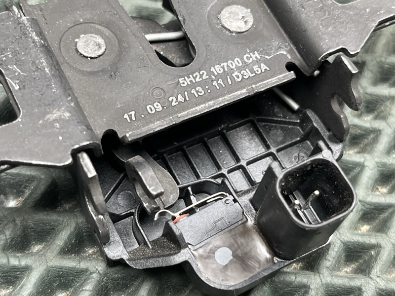 Замок капота Land Rover Range Rover Sport (L461, 2025г.)