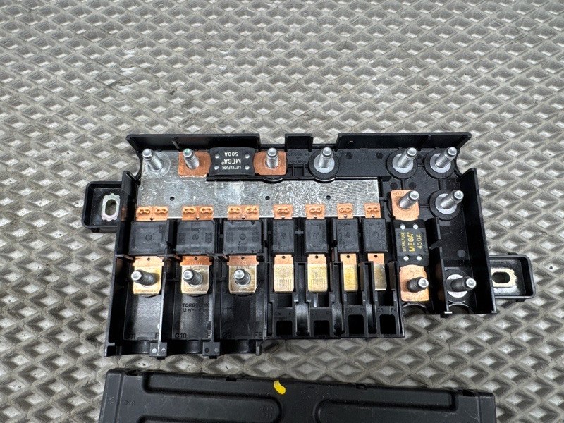 Блок предохранителей Land Rover Range Rover Sport (L461, 2024г.)