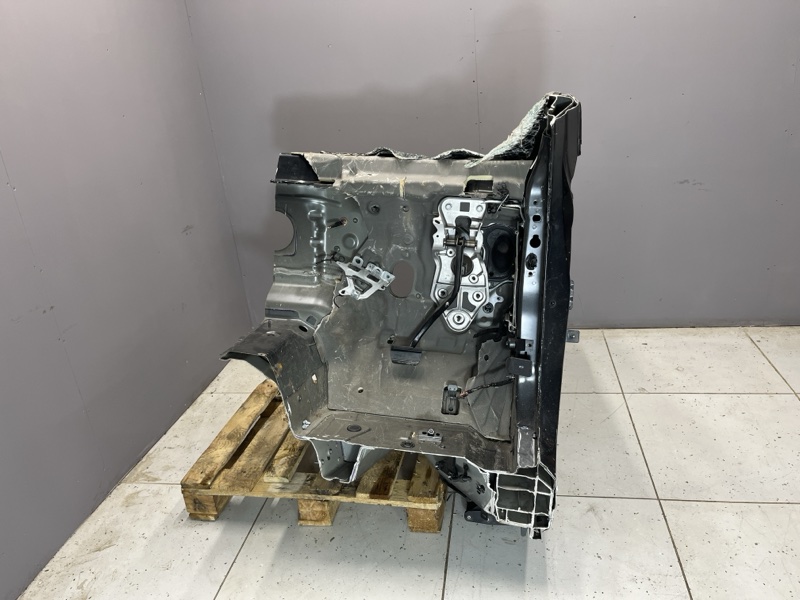 Четверть Land Rover Range Rover Sport (L461, 2025г.)