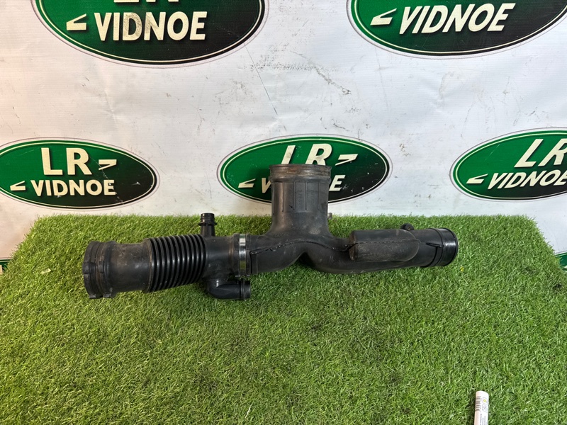Патрубок впускного коллектора Land Rover Range Rover Velar (L560, 2018г.)
