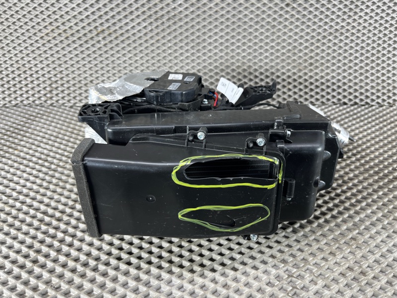 Печка салона задняя Land Rover Defender (L663, 2020г.)