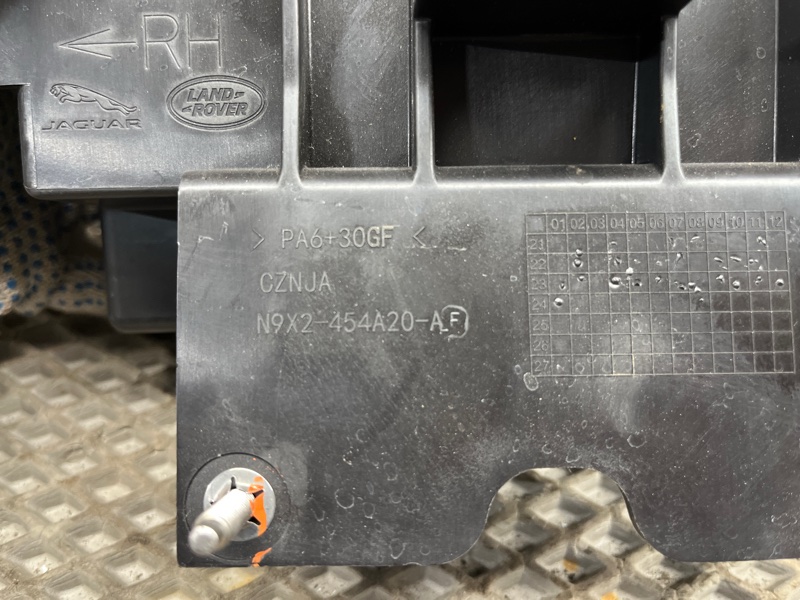 Кронштейн (крепление) Land Rover Range Rover Sport (L461, 2024г.)