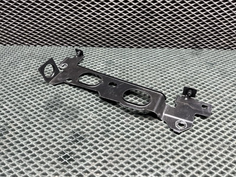 Кронштейн крыла Land Rover Range Rover Sport (L461, 2025г.)
