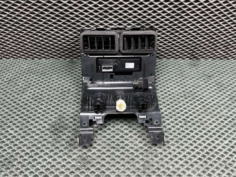 Дефлектор обдува салона Land Rover Range Rover Sport (L461, 2025г.)