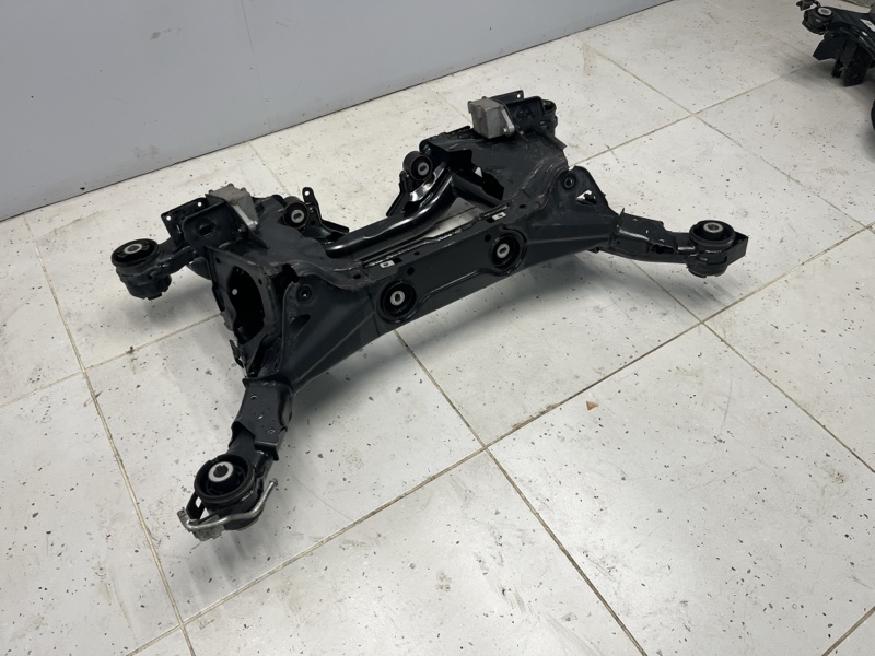 Подрамник Land Rover Discovery Sport (L550, 2016г.)