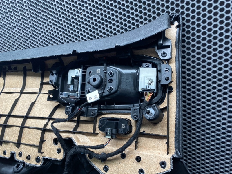 Обивка двери Jeep Wrangler (JL, 2025г.)