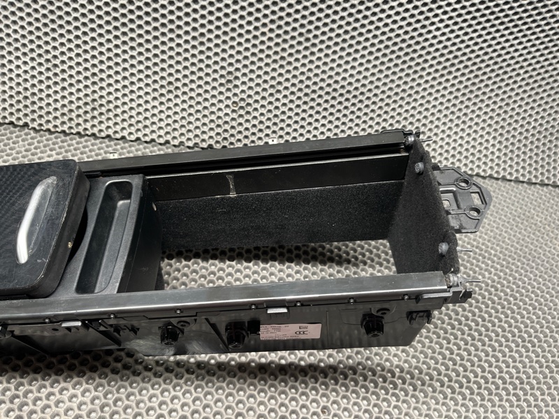 Подстаканник центральный Land Rover Range Rover (L405, 2021г.)