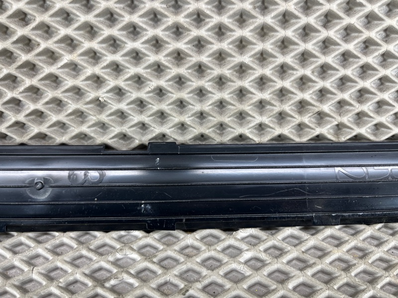 Крепление накладки лобового стекла Land Rover Range Rover Sport (L461, 2024г.)