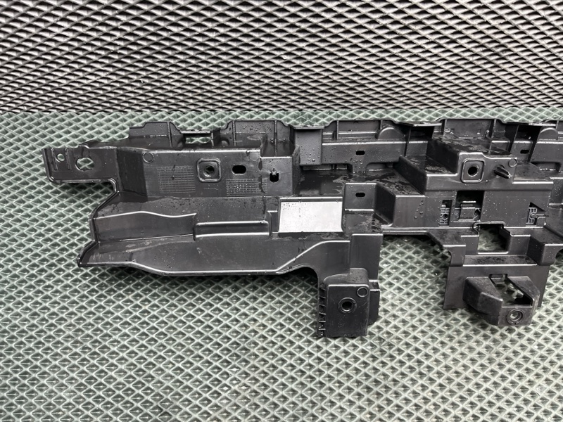 Крепление бампера Land Rover Range Rover Sport (L461, 2025г.)
