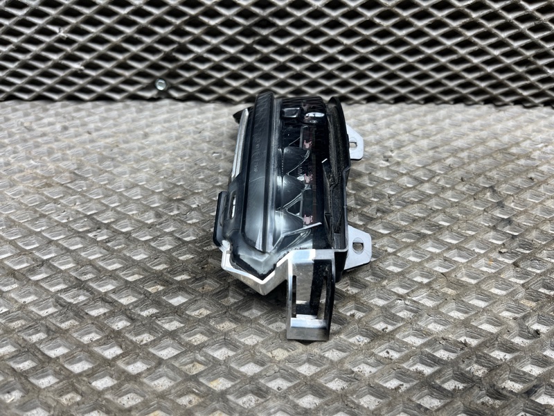 Повторитель поворота в зеркало Land Rover Discovery Sport (L550, 2020г.)