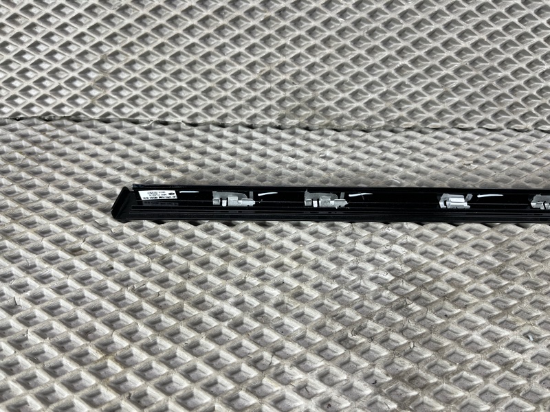 Декоративная накладка двери Land Rover Range Rover Sport (L461, 2024г.)