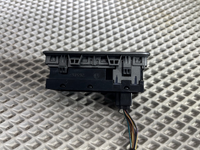 Кнопка открывания багажника Land Rover Range Rover Evoque (L538, 2013г.)